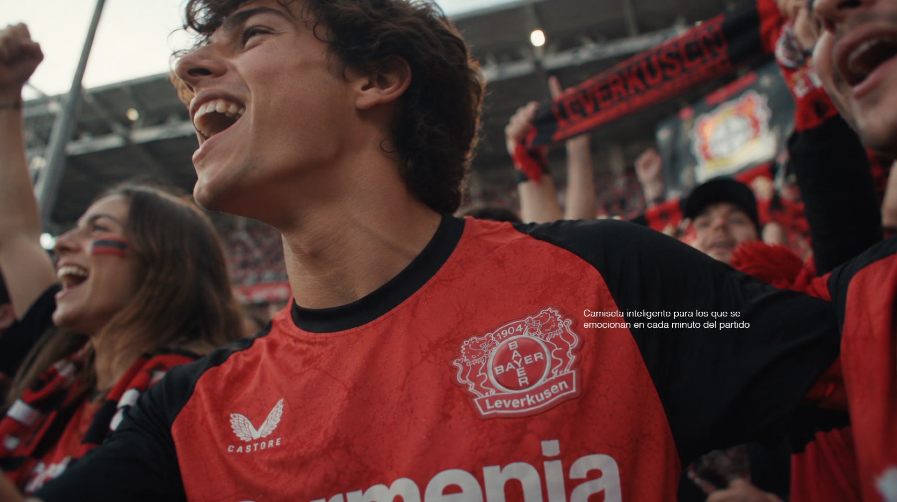 Shield your heart — aficionado joven con la camiseta inteligente de Bayer Leverkusen